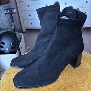 Chic Black Suede Ankle Boots
